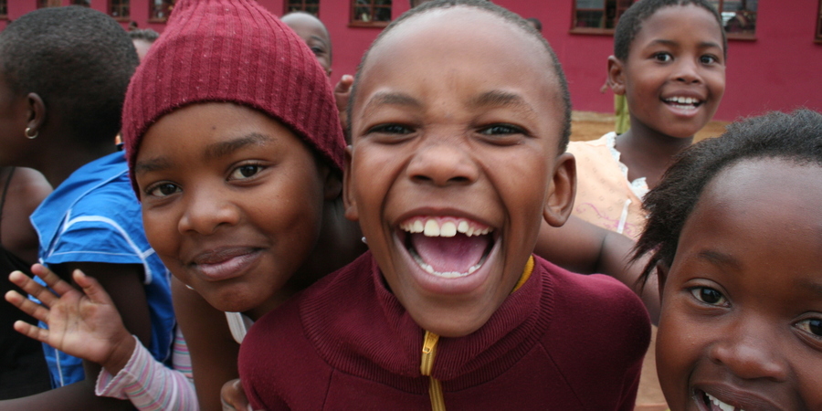 jonge kinderen in Zuid-Afrika